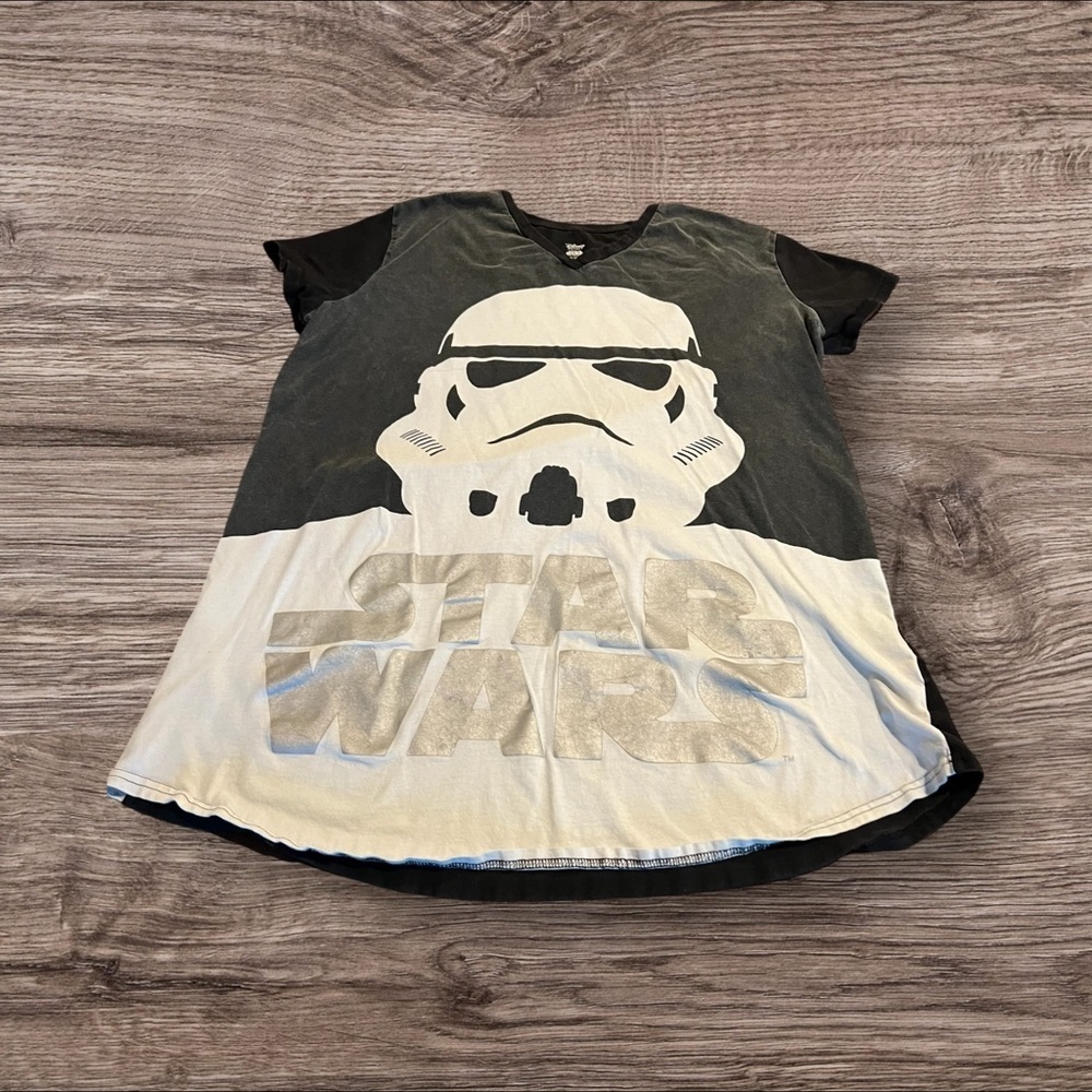 Star Wars Disney Store V-Neck Tee T-shirt Short Sleeve Size XL - Picture 1 of 7